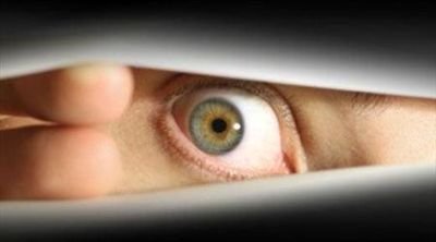 با همسر بددل چه کنیم؟ | ۹ راهکار برای کنار آمدن با آدمهای منفی و شکاک