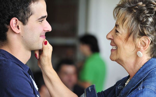 چیکار کنم شوهرم خونهٔ مادرش نره؟ | راه درست یا اشتباه بزرگ