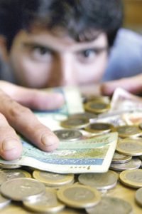 چگونه با شوهر خسیس رفتار کنیم | راه حل علمی که کمتر کسی می داند !