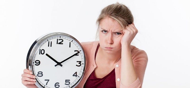 با زن بیحوصله چه کنیم؟ | ۹ راهکار برای کنار آمدن با همسر خسته و کمحرف