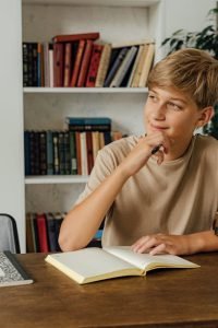 پسرم مدرسه نمیره چیکار کنم | بهترین راه بازگشت به مدرسه