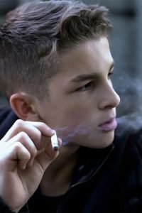 اگر متوجه شدیم فرزندمان سیگار میکشد چه کنیم | بهترین واکنش