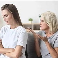 مادر شوهرم اذیتم میکنه چیکار کنم | مؤثرترین شیوه برخورد