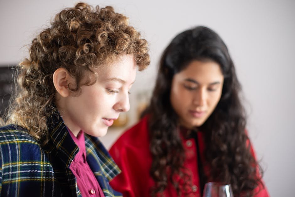 رقابت پنهان برای جلب توجه عاطفی