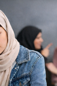 با خواهر شوهر بد چه کنیم | مؤثرترین راه مدیریت تنش بدون دعوا