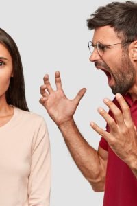 شوهرم بداخلاقه چیکار کنم | راهکارهای ساده و علمی که نمیدانستید