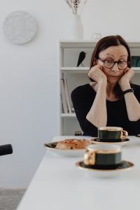 خیلی تنها هستم چیکار کنم | راه حل قطعی خروج از تنهایی