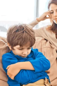 مادرم دوستم نداره چیکار کنم | راهکارهایی که معجزه میکنند