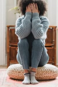 شوهر خواهرم عاشقم شده | بهترین رفتار چیست؟