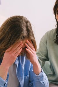 دخترم تازه پریود شده چیکار کنم | بهترین راه آرام کردن و آموزش بدون ترس