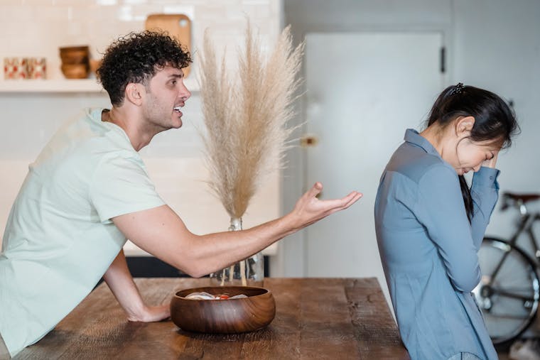 اول بفهم عصبانیت او از چه نوعی است