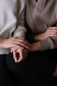 دوست پسرم حالش بده چیکار کنم | بهترین روش حمایت فوری و درست