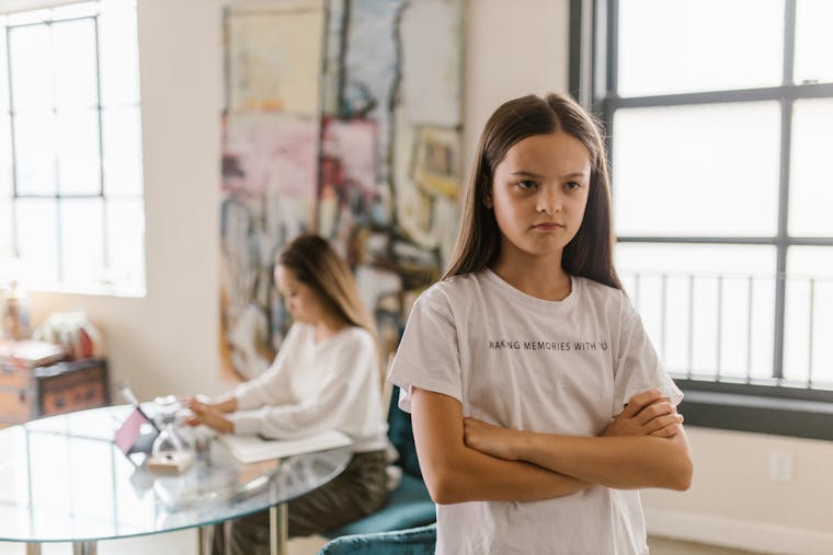 مرزبندی سالم با دختر عصبی